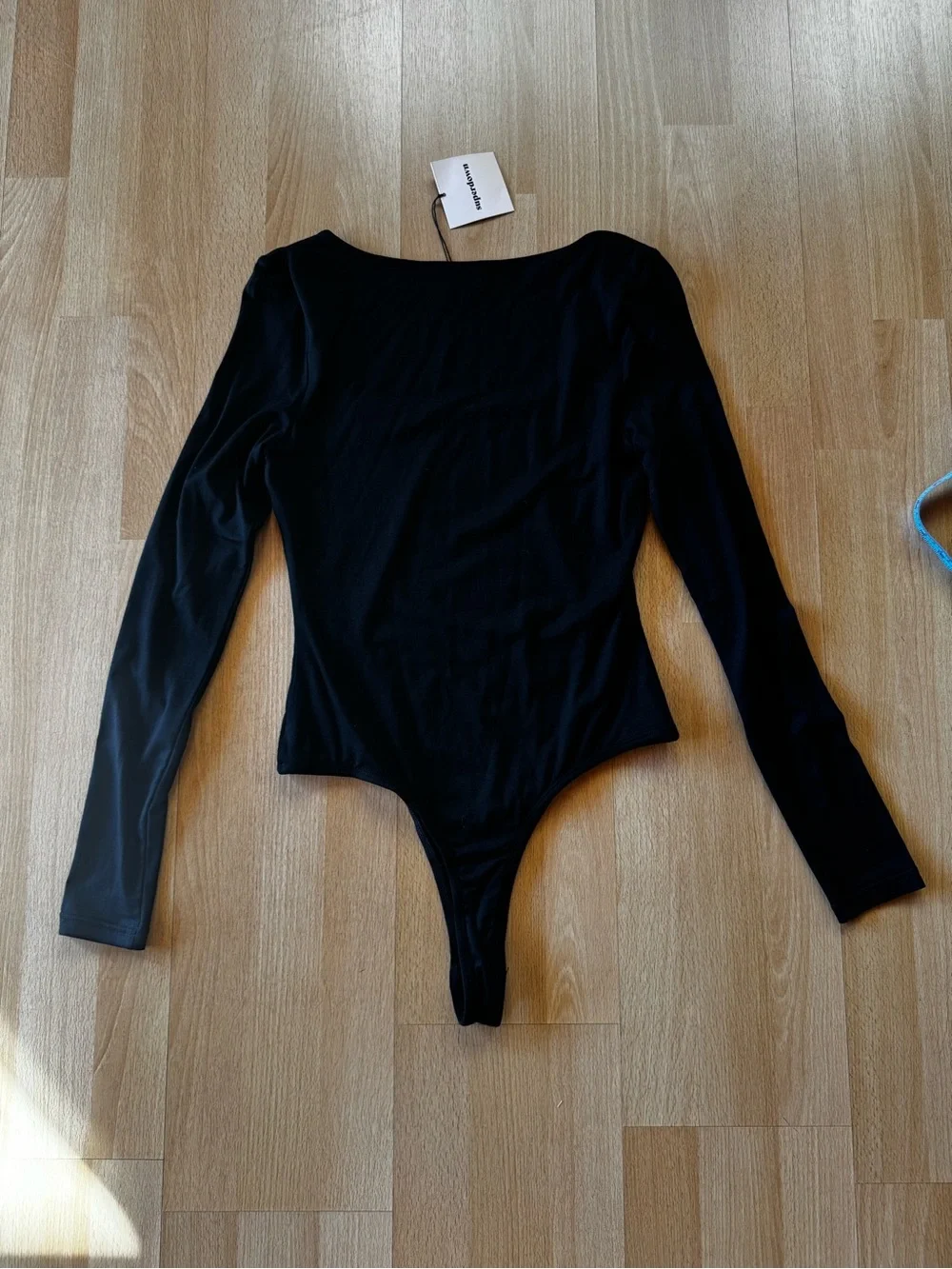Superdown Black Long Sleeve Scoop Neck Bodysuit - Picture 6 of 6